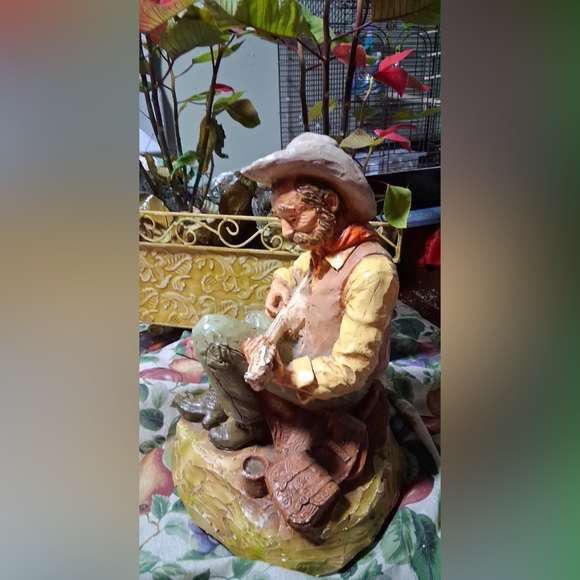 Vintage Rustic Cowboy Guitarist Figurine 1981 - Picture 3 of 5